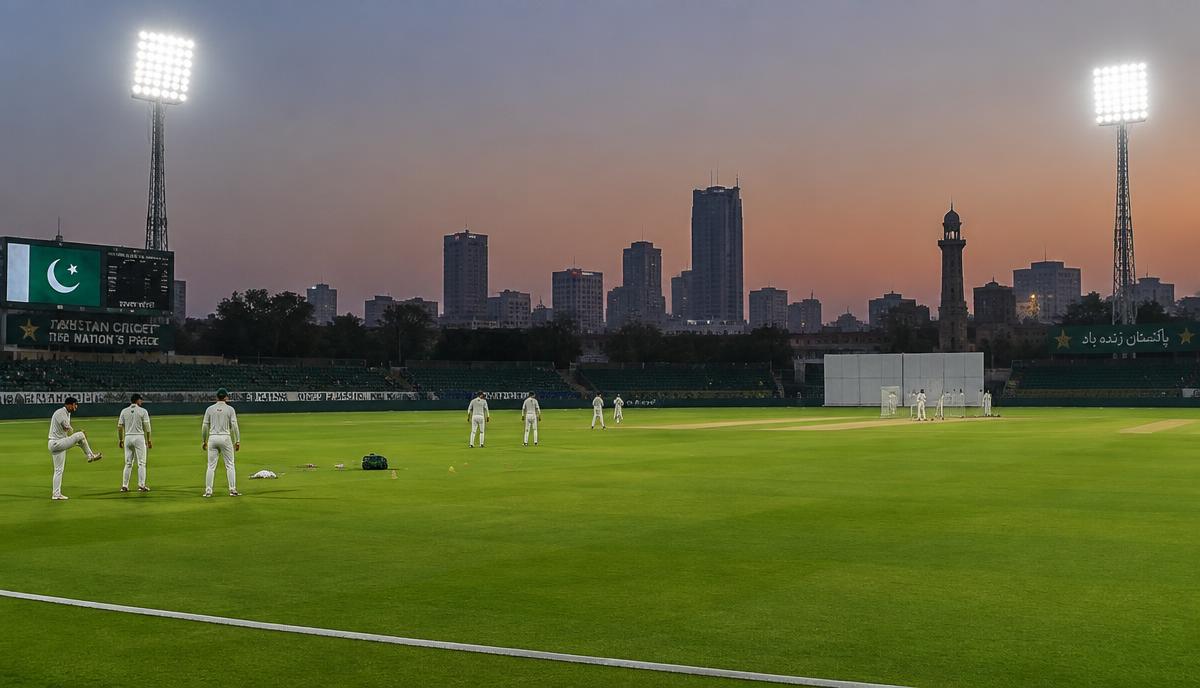 01a-cricket-ground-floodlights